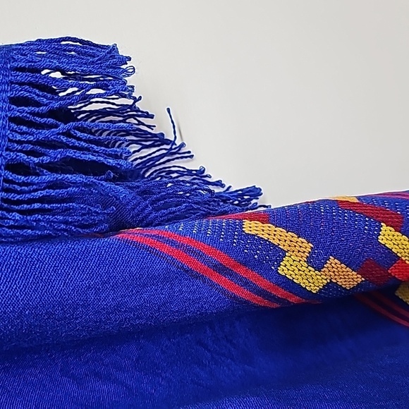 Guarda Pampas Inca poncho, red blue yellow, v-neck, fringe, feels like wool - Picture 4 of 8